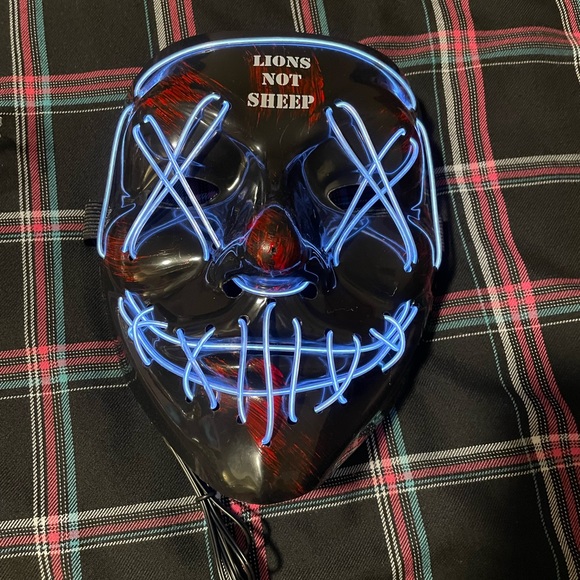 Lions Not Sheep Mask - Picture 4 of 4